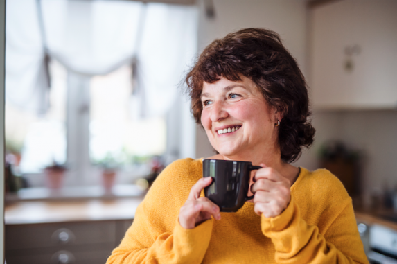 Quelle coiffure pour rajeunir une femme de 60 ans ? Dinetto
