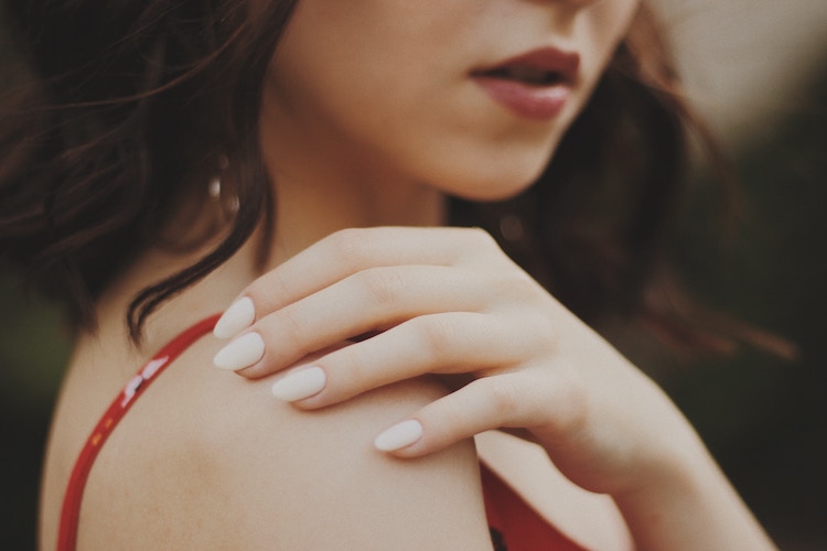 Comment arrêter de se ronger les ongles naturellement ?