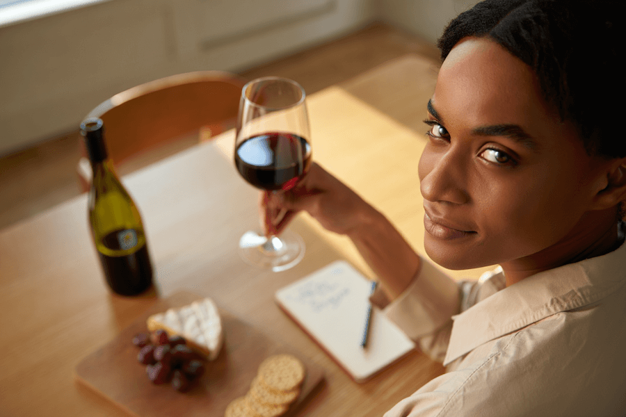 femme degustation vin